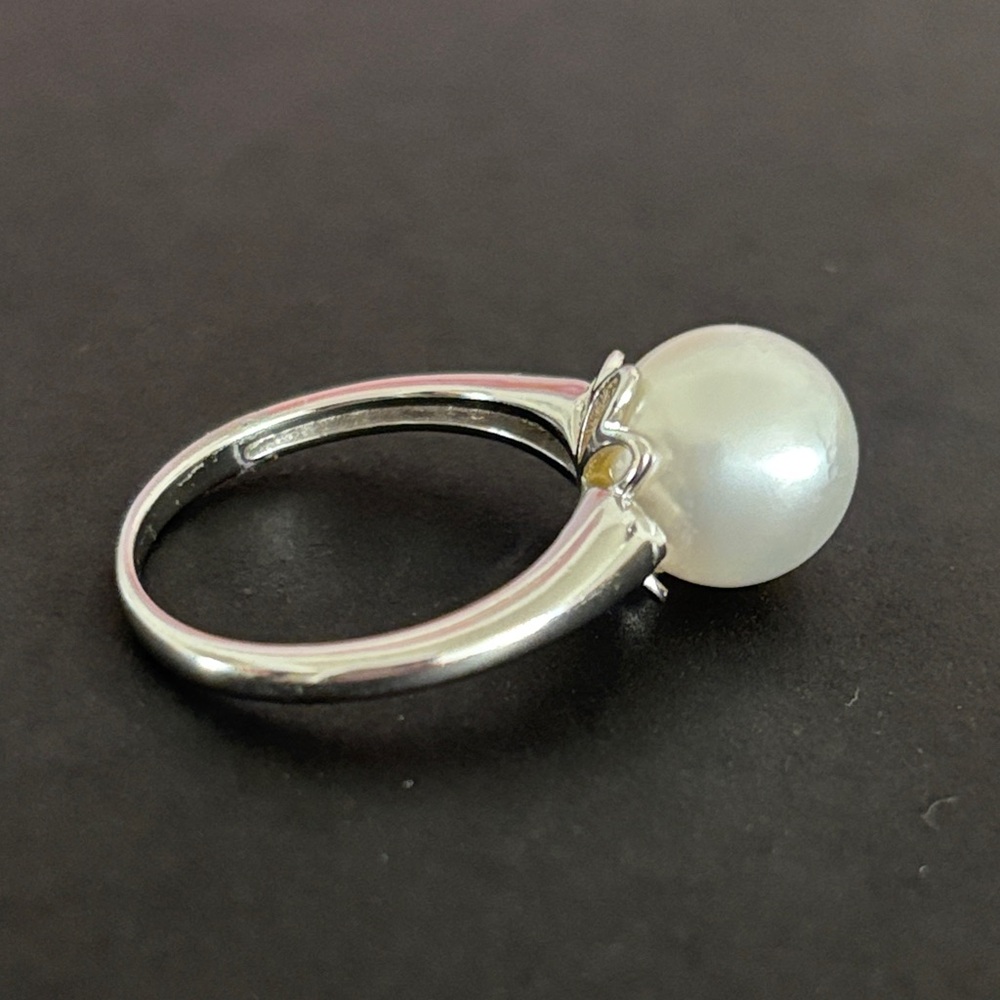 Pearl Ring with A Silver Band